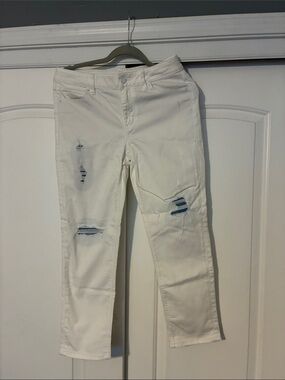 White House Black Market White Distressed Straight Jeans